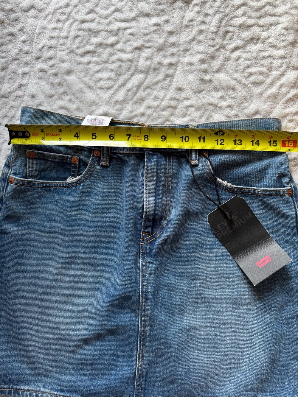 NWT Levi’s Premium Women’s Blue Denim Mini Skirt Size 29 100% Cotton - Picture 7 of 9